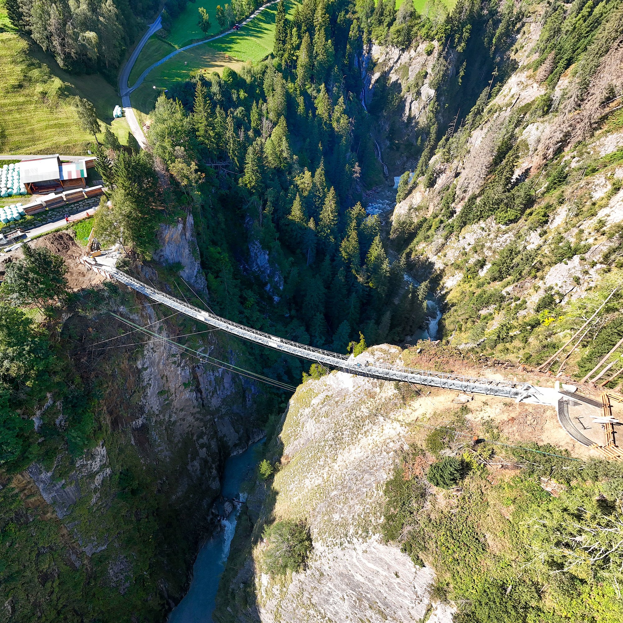 haengebruecke iselschlucht gesamt berger bach c bernhard assmair, Osttirol